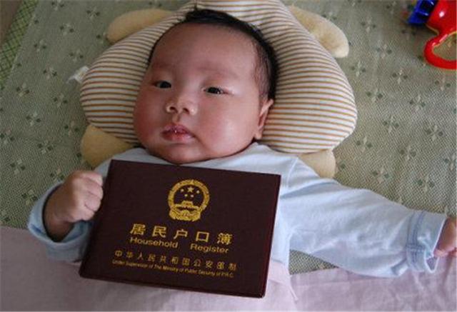 “父姓+母姓”给娃取名成潮流，但3个问题很明显，过来人后悔了
