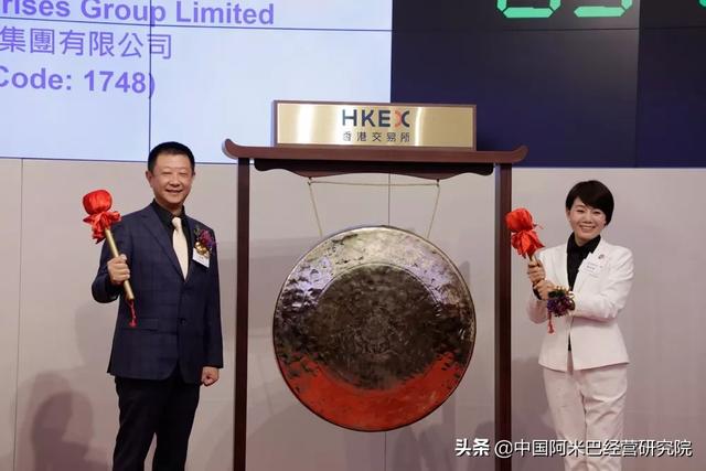17岁海底捞服务员，如今身家30亿：穷算命富烧香真正的成功靠方向