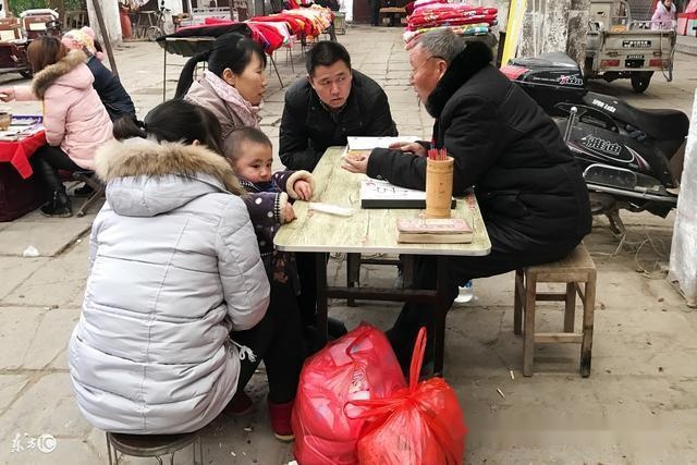 女人没生儿子被赶出家门，算命先生却说：你女儿顶得上三个儿子